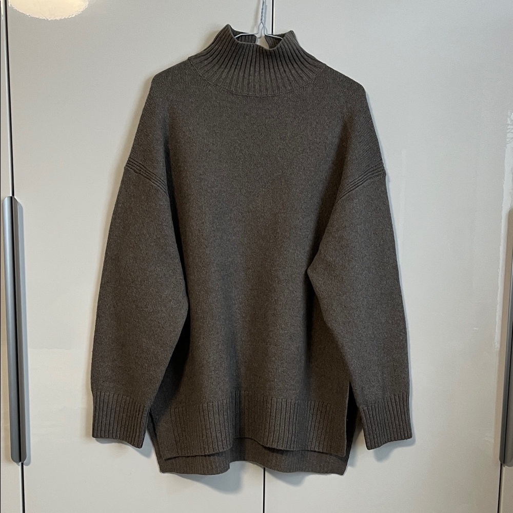 H&M Women's Dark Taupe Brown Mock Neck Sweater Side Slits, Size M